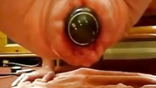 Phallus របស់​តារា​សិច​ចូល​រន្ធ​នៃ hottie មិន​គួរ​ឱ្យ​ជឿ